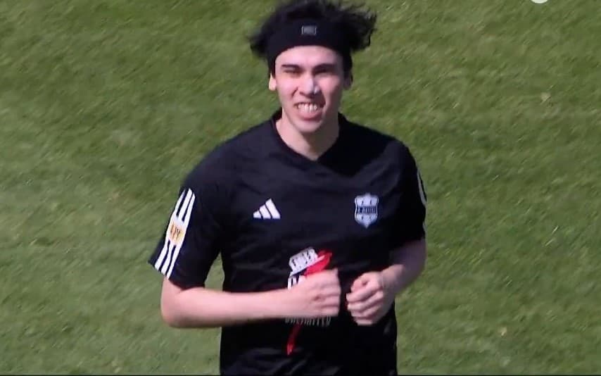 Streamer debuta en Primera División y sale de cambio al minuto 1