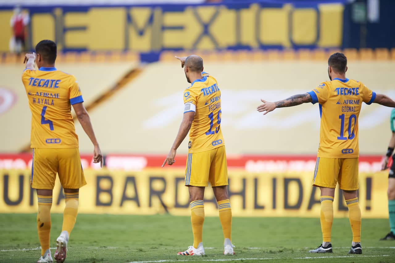 El gol fue anulado por una falta del colombiano dentro del área.