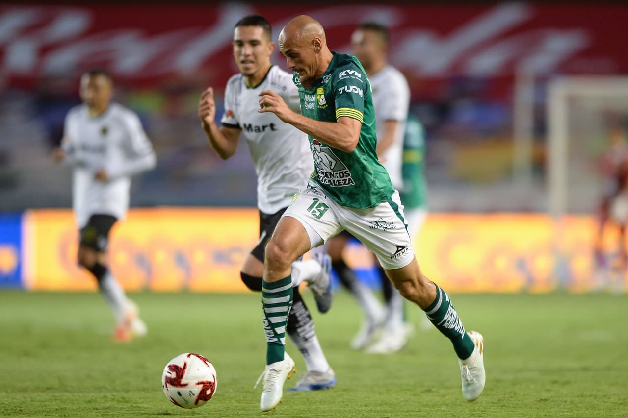 Con doblete de Nickiller y goles del Chapo Montes y Fernando Navarro, el León avanza a la final donde se enfrentarán al Club Pachuca.