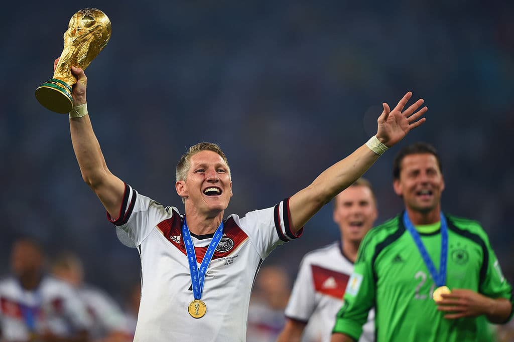 Bastian Schweinsteiger. Campeón del mundo, de europa y de todo con el Bayern München, también ganó en Inglaterra y se retiró en la MLS.
