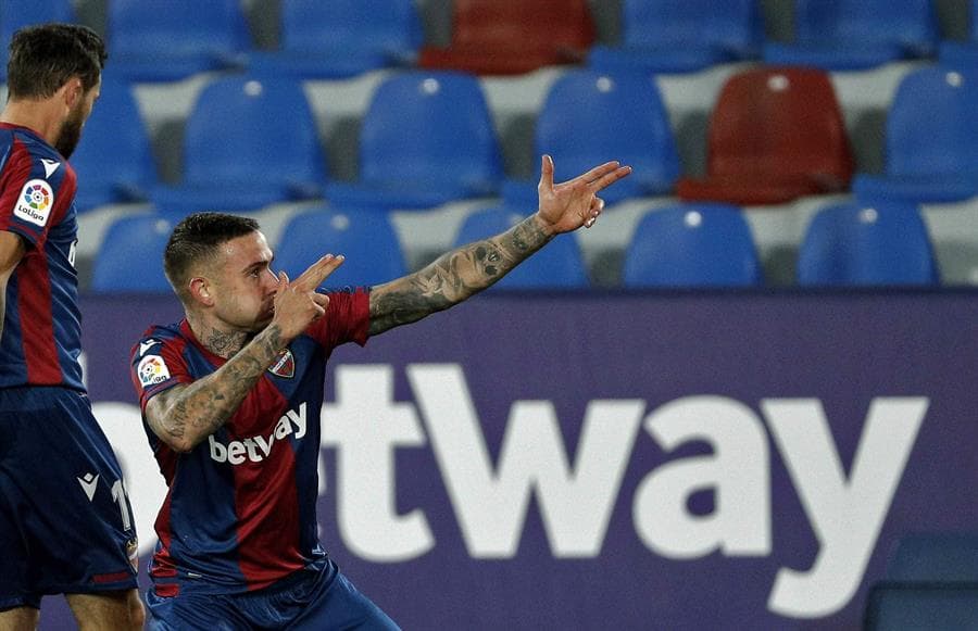 Levante se impone 4-3 ante el Real Betis en un intenso partido, donde los mexicanos Andrés Guardado y Diego Lainez tuvieron minutos en el campo. Los goles por parte de los 'granotas' corrieron a cargo de Oscar Duarte, doblete de Morales Nogales, Roger Martí y Roberto Suárez. Aissa Mandi y Sergio Canales descontaron para el Betis.