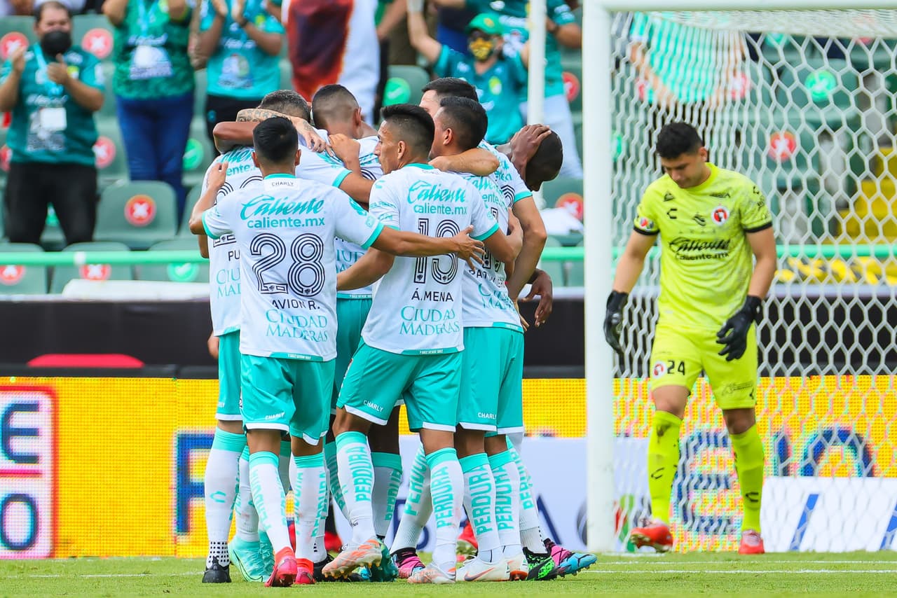 William Tesillo y Ángel Mena son los encargados de batir a Benny Díaz para darle la victoria a León 2-1 sobre Tijuana.