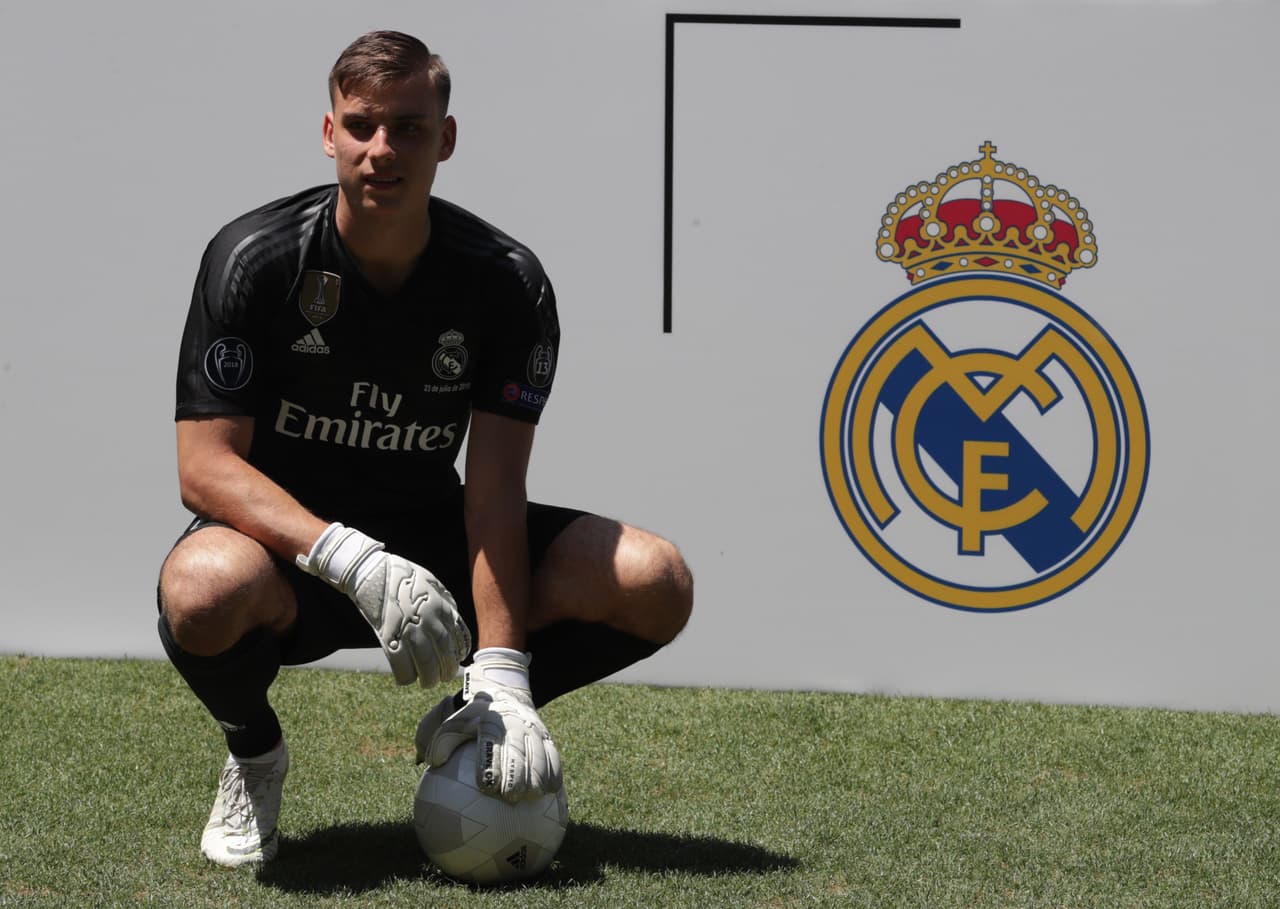 Andriy Lunin, guardameta ucraniano del Real Madrid, fue presentado como nuevo jugador del club, aún con los hinchas a la espera del belga Thibaut Courtois.