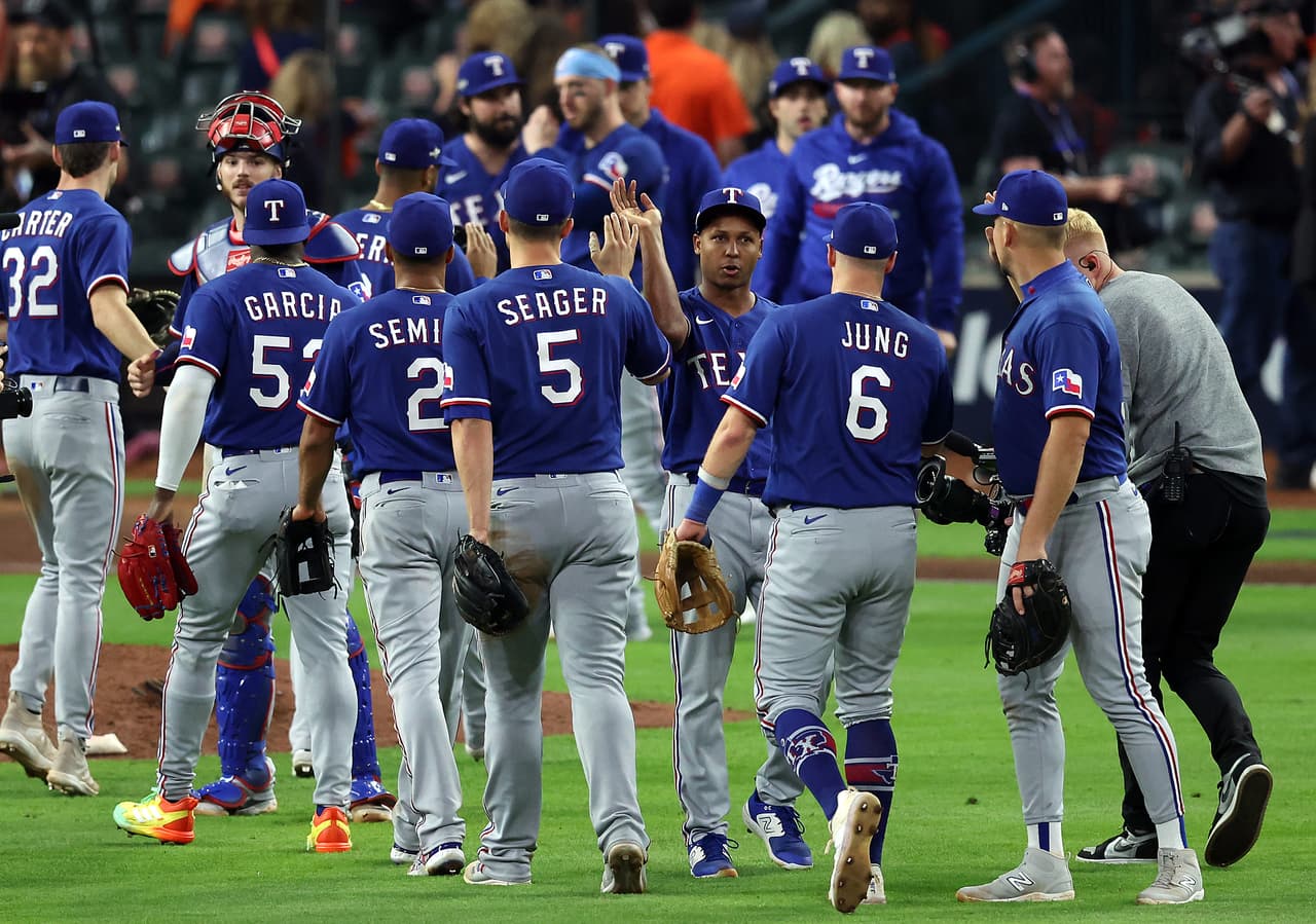 Joya de pitcheo: Texas Rangers se llevan el primero por el Campeonato de la Americana