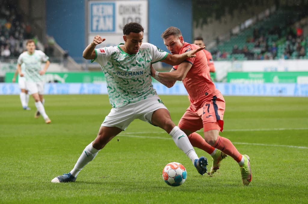 FC Koln sorprende al Borussia Moenchengladbach y les pegan 4-1, Augsburg le roba la victoria al Hertha en el último minuto y empatan 1-1, Hoffenheim no se toca el corazón y golean 3-6 al Greuther Furth, Bochum remonta el Freiburg y se imponen 2-1, en el regreso de Haaland, el Borussia le pega 1-3 al Wolfsburg y el Bayern cierra el día en victoria 1-0 sobre el Arminia Bielefeld.