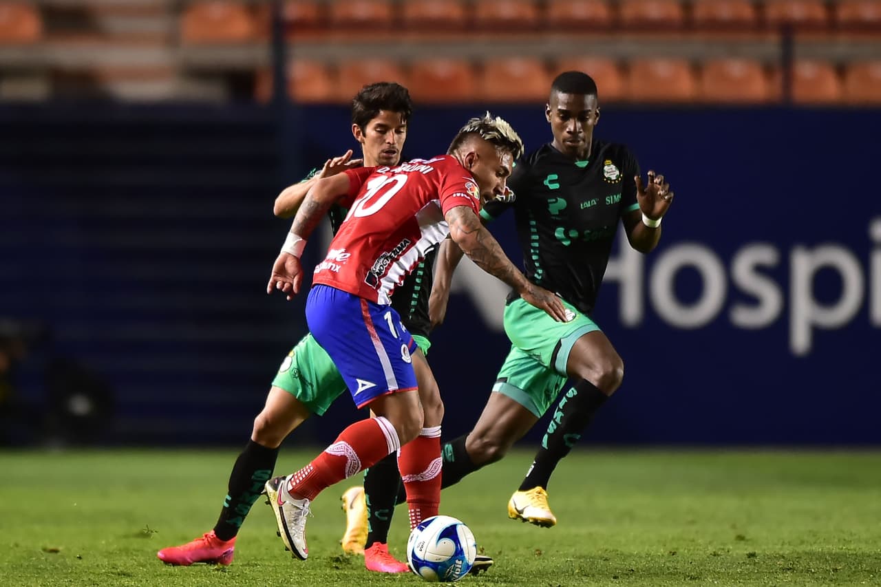 Un solitario gol de Nicolás Ibáñez al 15', Atlético San Luis vence 1-0 a Santos y suman tres unidades. Atlético San Luis se acerca a dos puntos de Santos, ya que llegan a 10 unidades y los Guerreros se quedan con 12.