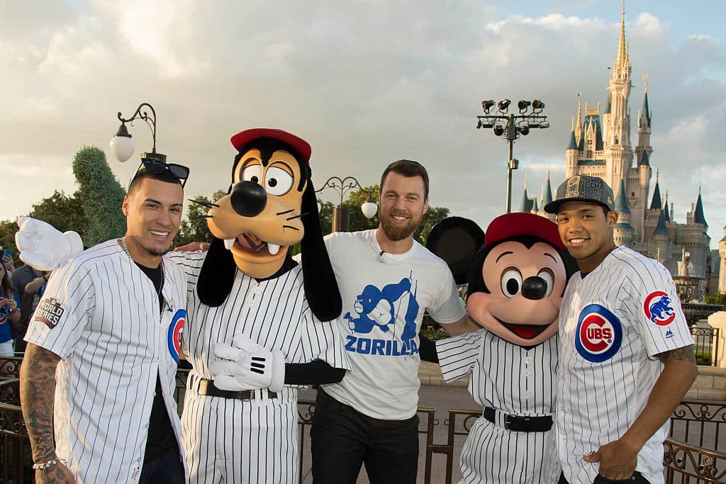 Javier Baez, Ben Zobrist y Addison Rusell, estrellas con los Chicago Cubs en la Serie Mundial de 2016 fueron homenajeados en Disney World.