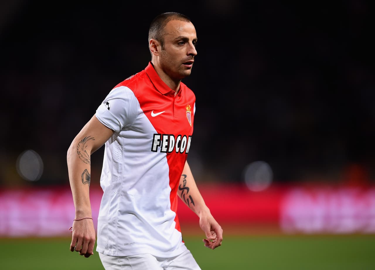 El búlgaro Dimitar Berbatov aún no anuncia su retiro, pero es un agente libre luego de su paso por el fútbol de Grecia. El atacante de 35 tiene un registro total de 328 goles en su carrera.
<br>