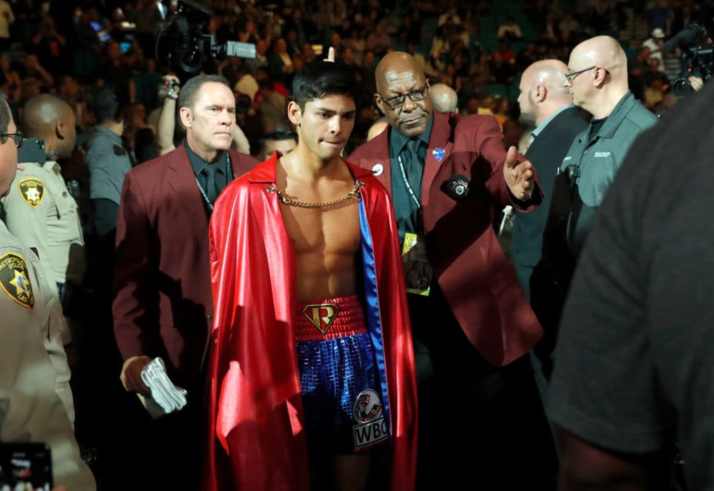 Su debut como pugilista fue el 9 de junio de 2016 frente a Edgar Meza, donde venció por nocaut técnico.
<br>