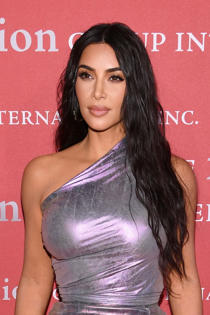 Y se dice que la estrella de televisión, que tiene North, 8, Saint, 6, Chicago, 4 y Psalm, 2, con su ex esposo Kanye West, cautivó a su novio con su capacidad para equilibrar su papel de madre y sus diversos negocios.