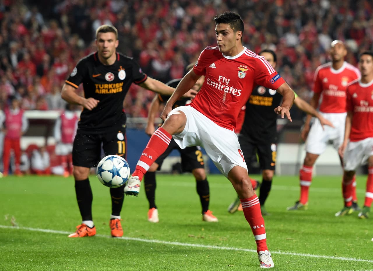 Raúl Jiménez. Aunque no se ha ganado la titularidad a base de goles, sus asistencias para gol le han dado confianza en el Benfica donde ya tiene regularidad, situación que puede ser aprovechada con el 'Tri'.