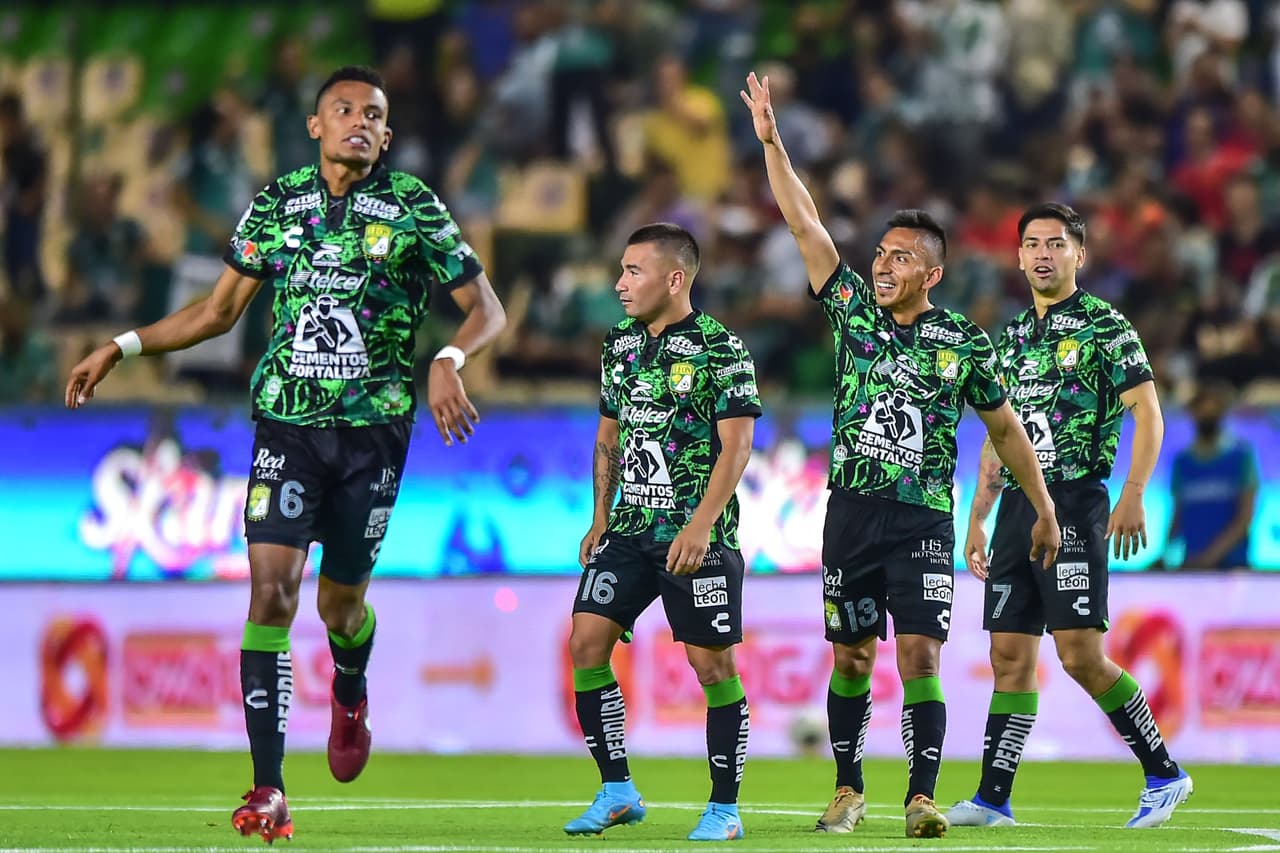 Angel Mena le daba la vuelta 2-1.