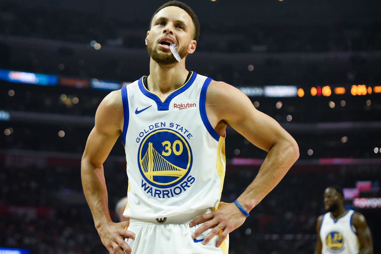 El segundo mejor en estadísticas fue Stephen Curry logrando 21 puntos, cinco rebotes y una asistencia. Un gran apoyo para Durant en el Staples.