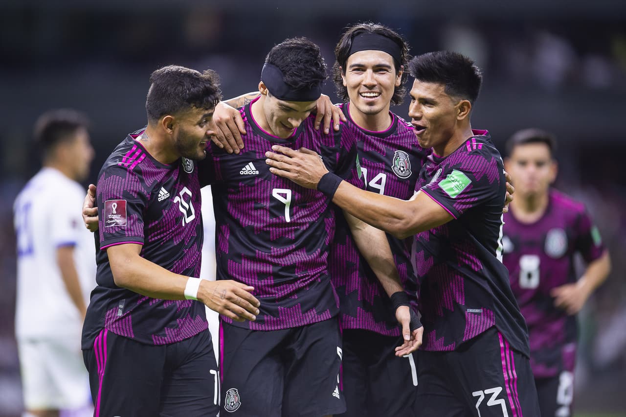 México selló su pase al Mundial con una victoria sobre El Salvador, gracias a los goles de Uriel Antuna y Raúl Jiménez.