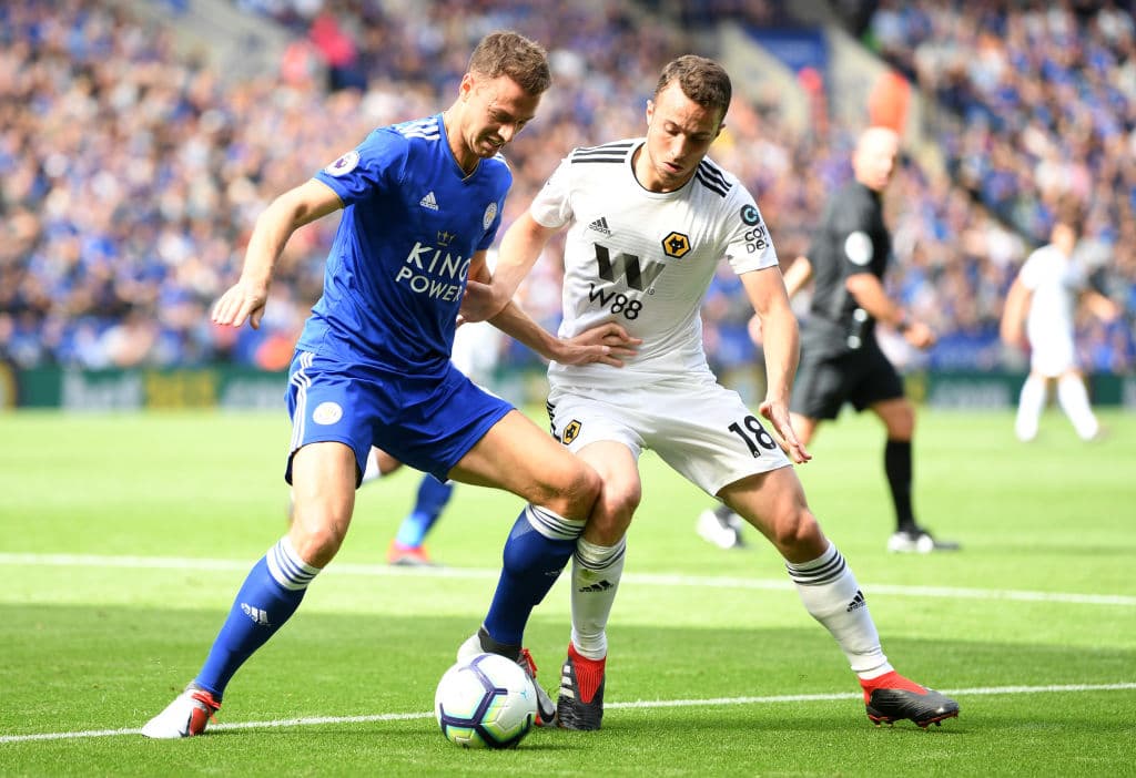 Al final, Leicester City se impuso 2-0 contra Wolverhampton, que contó durante todo el partido con el mexicano Raúl Jiménez, que espera afianzarse como hombre fijo en la Premier League.
