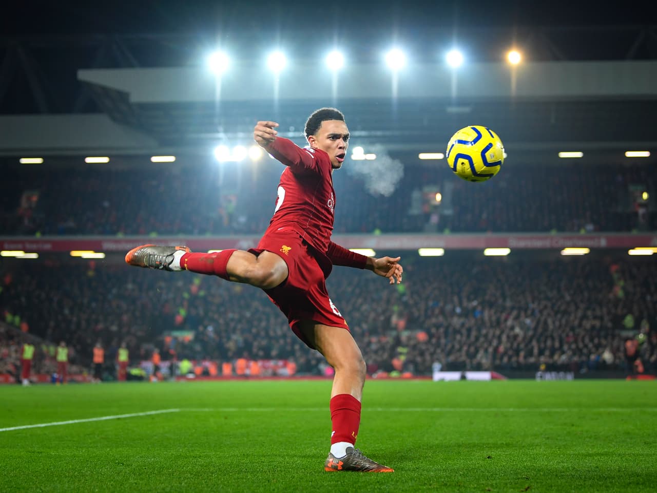 Trent Alexander-Arnold al más puro estilo de los Supercampeones en el Anfield.