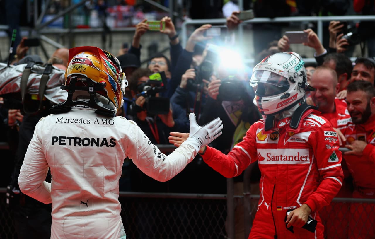 Hamilton llegó por delante del alemán Sebastian Vettel (Ferrari), con el que ahora comparte liderato del certamen.