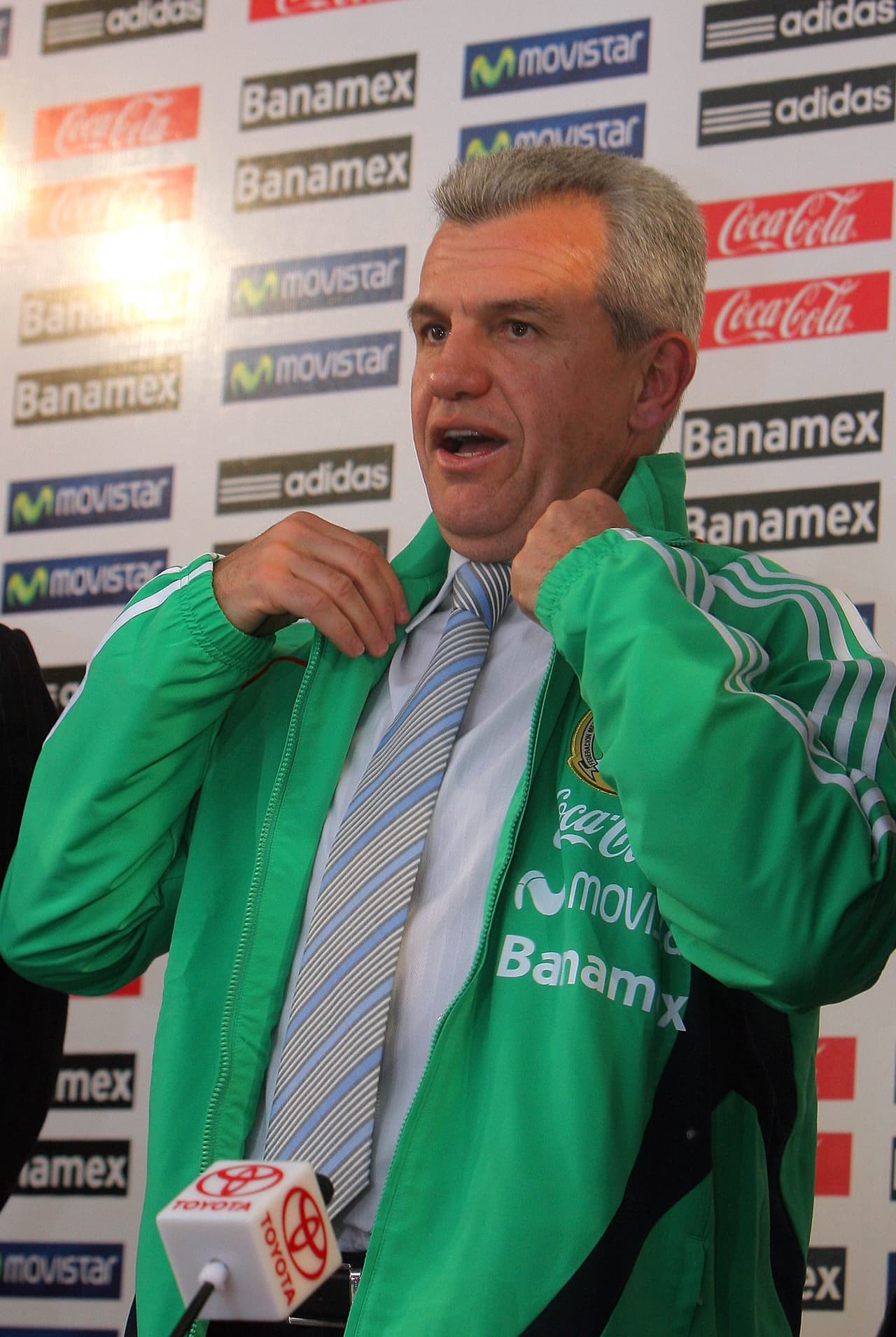 Luego se fue a España para dirigir al Osasuna y Atlético de Madrid. En el 2009 regresó a la selección mexicana con el Mundial de Sudáfrica 2010 como el objetivo.