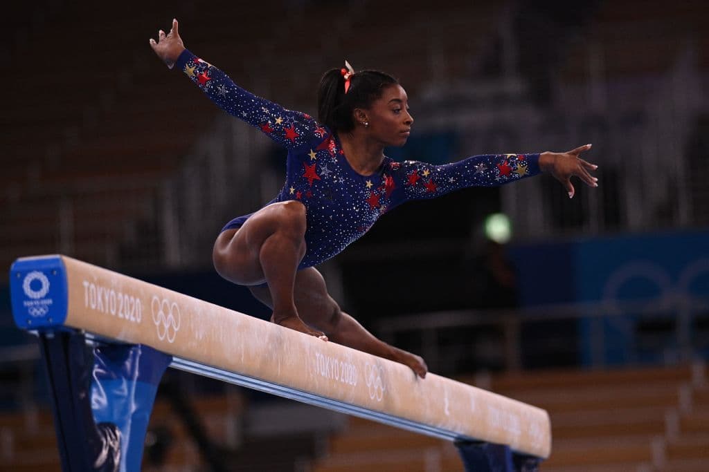 Regresa Simone Biles: Competirá en la barra de equilibrio