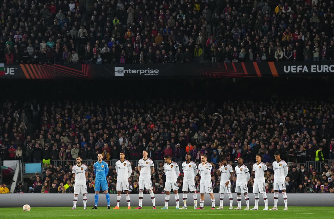 El Barcelona y el Manchester United empataron en la ida de los dieciseisavos de final de la Europa League; los goles culés fueron de Marcos Alonso y Rapinha y por los Devils marcaron Marcus Rashford y un autogol de Jules Koundé.
