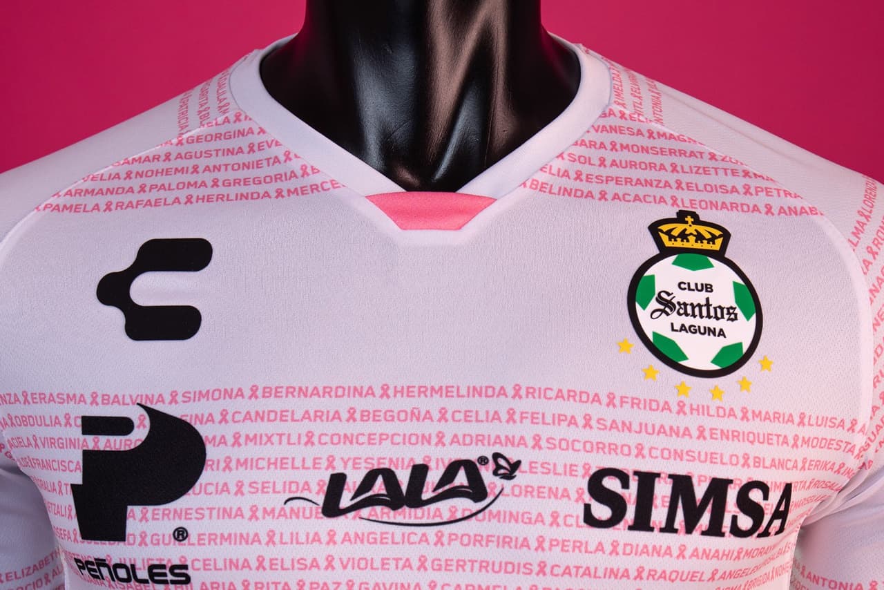 Atlas y Santos presente unos hermosos jerseys de edición especial para apoyar a la lucha frente al Cáncer de Mama en México.