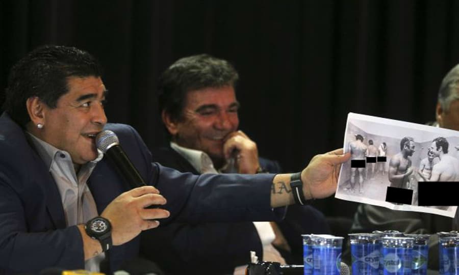 El desnudo desconocido de Pelé que le sacó risas cómplices a Diego Maradona