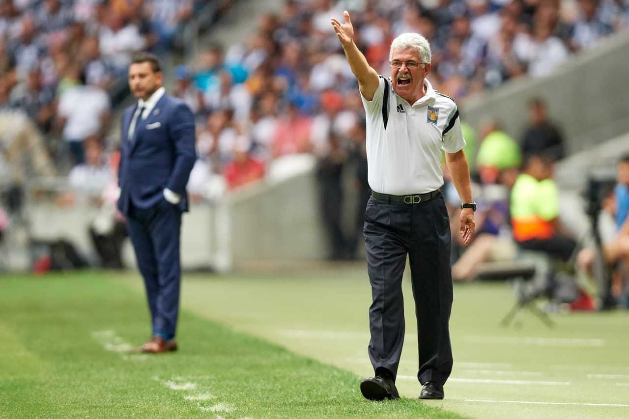 La trayectoria de Ferretti como jugador lo llevó por equipos como Botafogo y Vasco da Gama, en su Brasil natal. En nuestro fútbol defendió la camiseta de Atlas, Pumas, Neza, Monterrey, Toluca y Pumas.