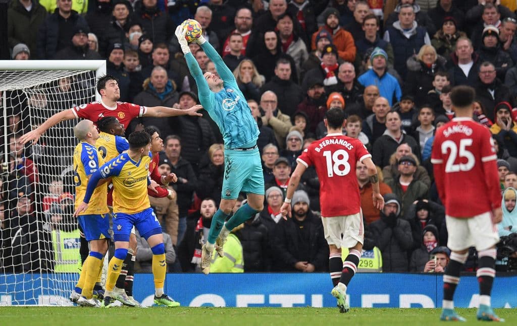 Manchester United tropieza y empatan 1-1 con el Southampton, Manchester City pasa por encima del Norwich City 0-4, Brentford empató 0-0 con el Crystal Palace, Everton golea 3-0 al leeds United y Watford cae en casa 0-2 con el Brighton & Hove Albion.