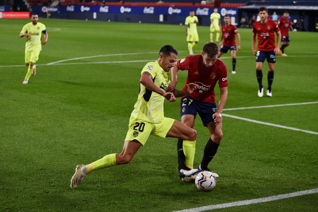 Con goles de Joao Félix y Lucas Torreira, los del ‘Cholo’ sacaron tres unidades de El Sadar. | En la siguiente jornada de La Liga, Osasuna visitará Sevilla y los colchoneros recibirán al sorprendente Cádiz.