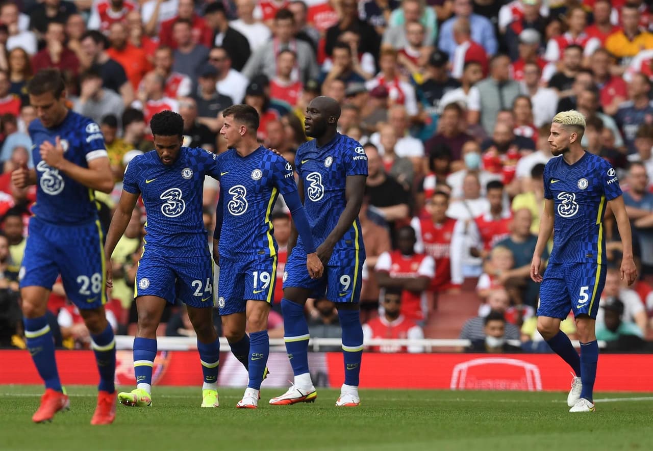 Chelsea se lleva el Derby tras derrotar 2-0 al Arsenal durante la segunda Jornada de la Premier League. Romelu Lukaku, quien fue ovacionado a su regreso con los 'Blues', anotó el primer gol del partido al minuto 15', seguido de Reece James al 35'.