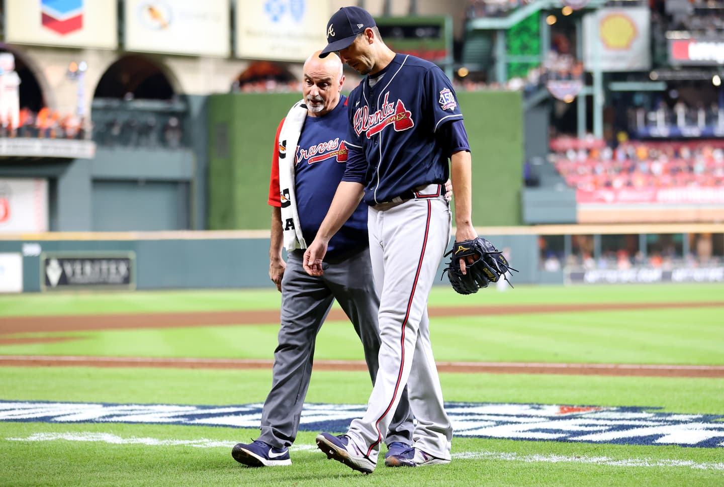 El uniforme de los Bravos para el Juego 1