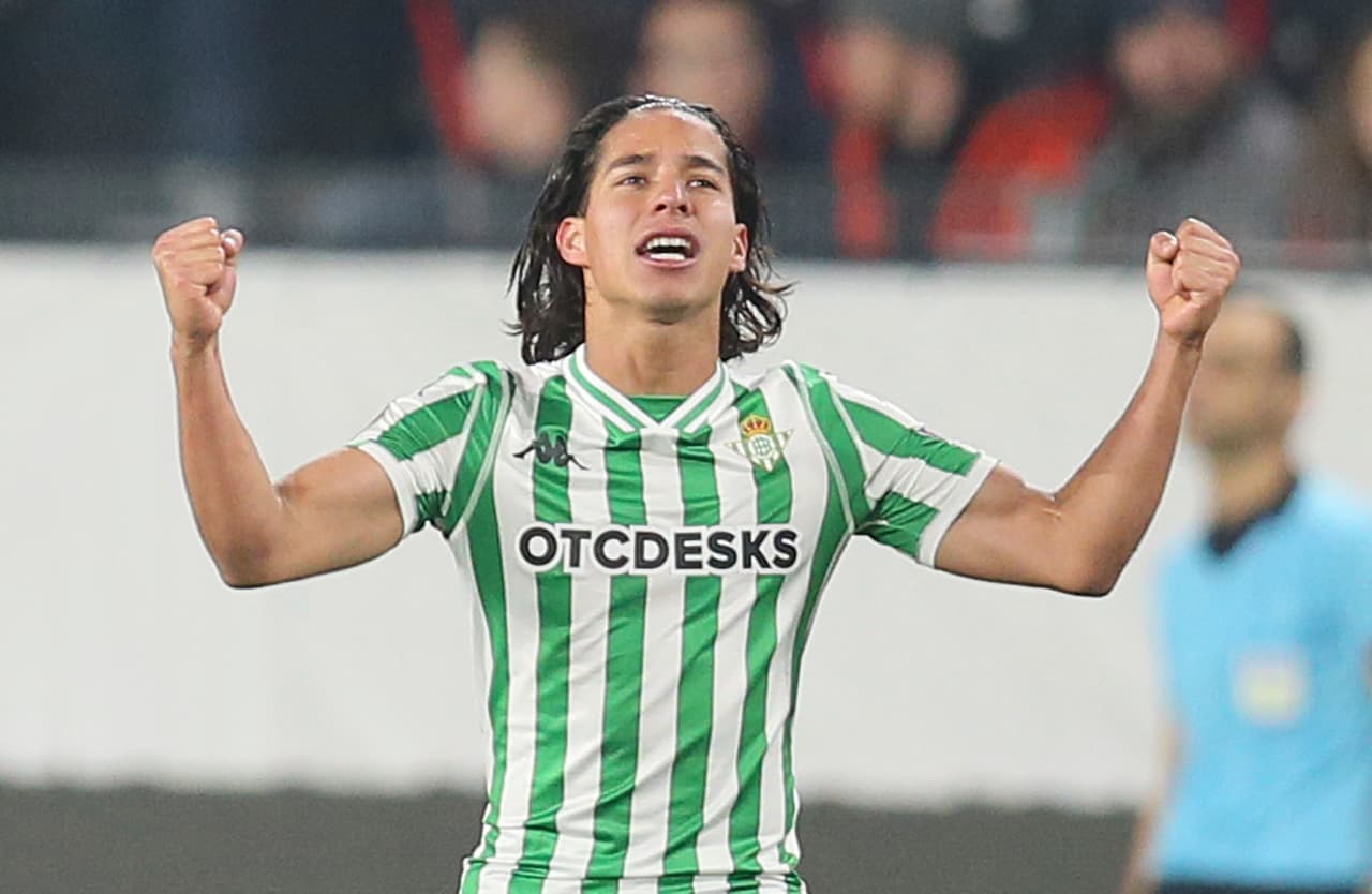 Diego Lainez se quedó en la banca, acumulando 15 minutos de juego hasta la quinta jornada de La Liga.