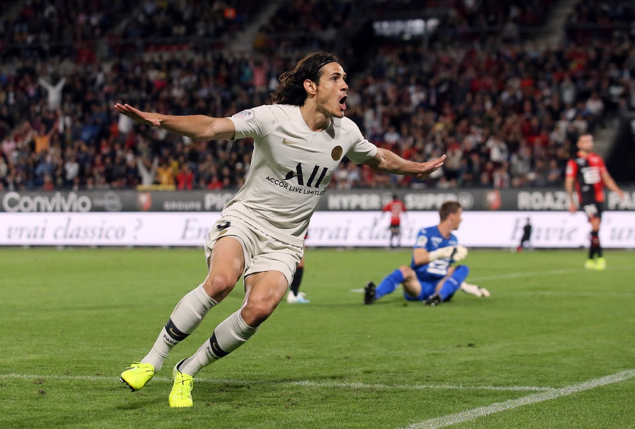 <b>Edinson Cavani (PSG)</b>
<br>Posición: Delantero
<br>Edad: 33
<br>Valor actual: 20 MDE