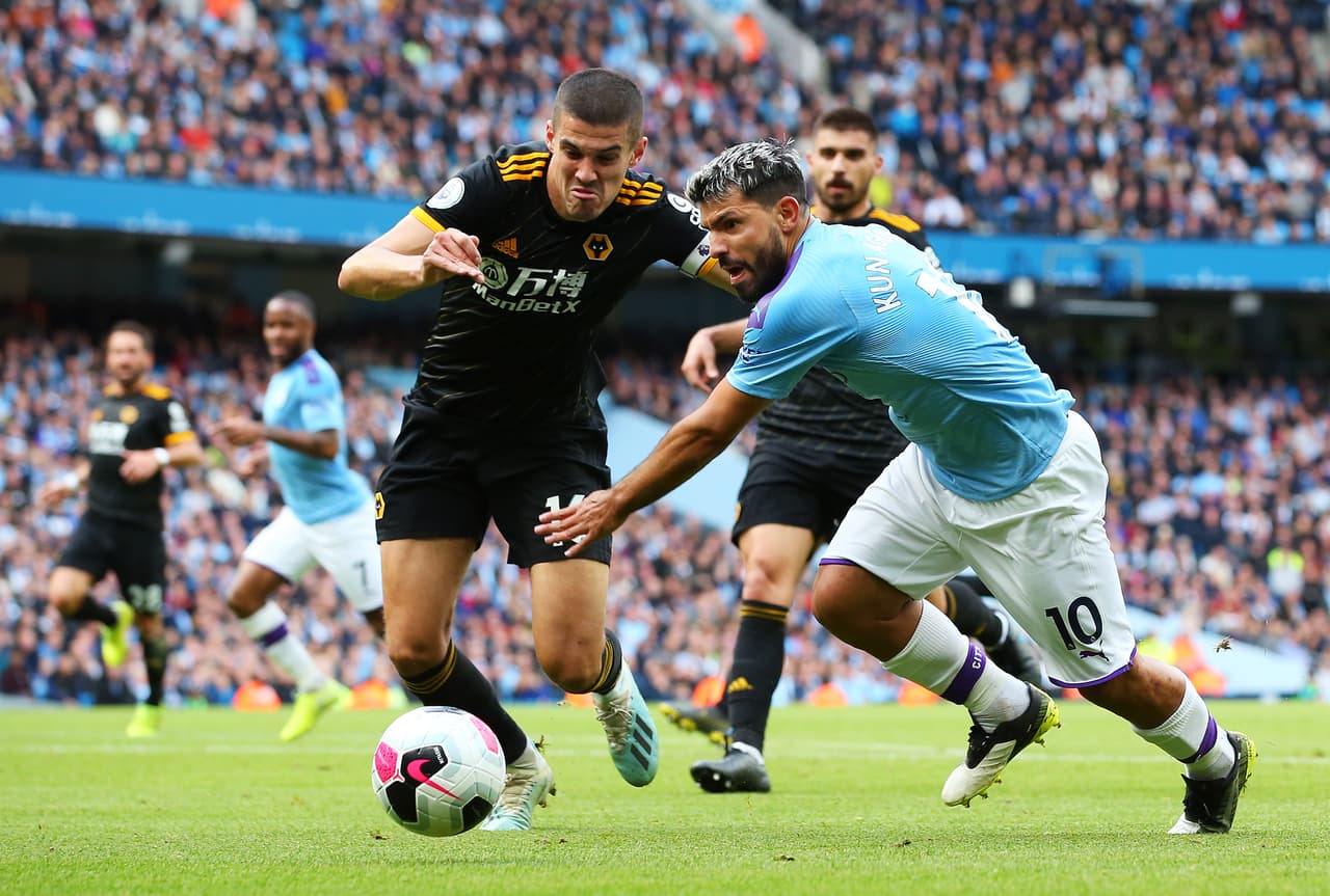 En 2018 firma con Wolverhampton, donde ha tenido 49 apariciones en partidos, un gol y siete asistencias.