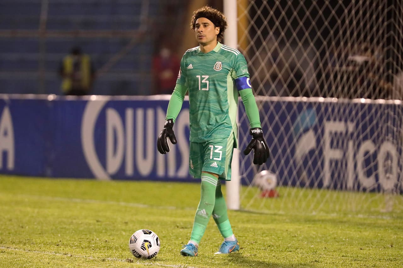 Memo Ochoa empareja marca de Jorge Campos con el Tri