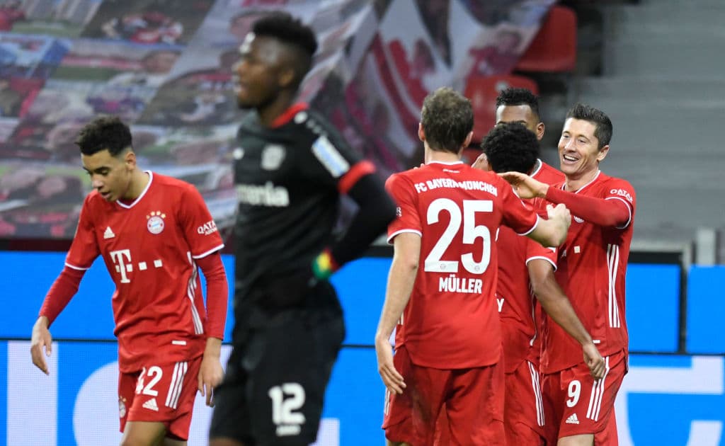 Bayern tundió al Leverkusen con doblete de Lewandowski | La victoria de los bávaros de Flick y los resultados del día en el máximo circuito del balompié germano.