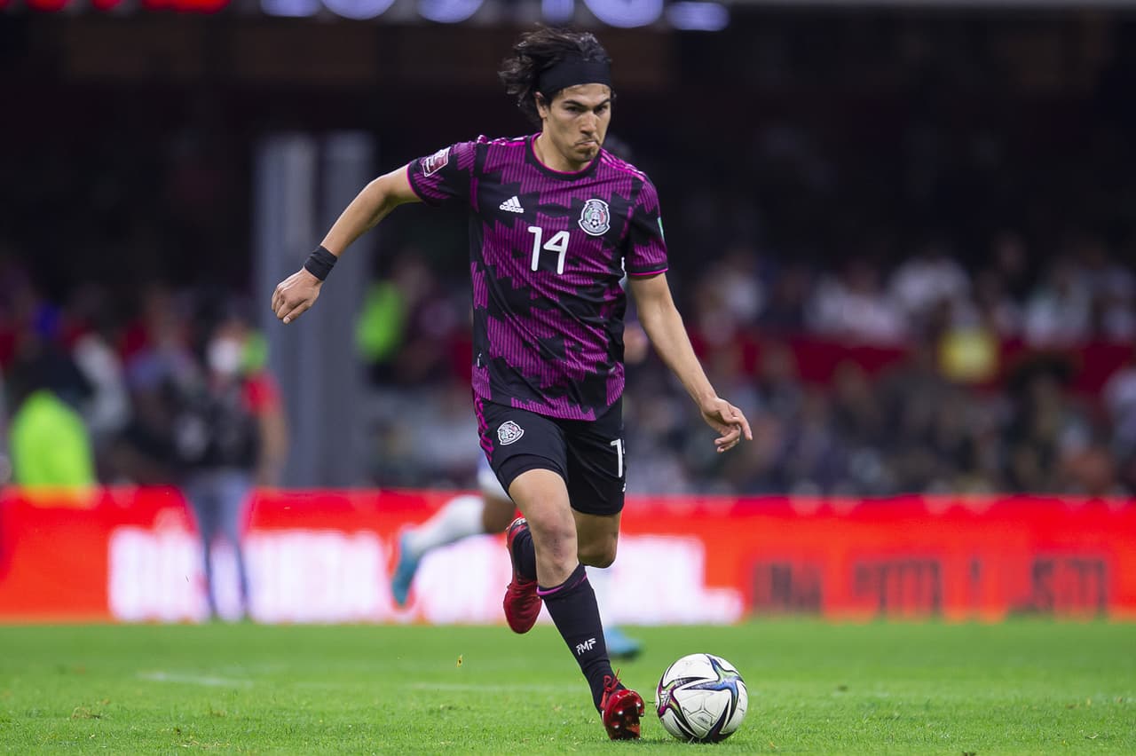 México selló su pase al Mundial con una victoria sobre El Salvador, gracias a los goles de Uriel Antuna y Raúl Jiménez.