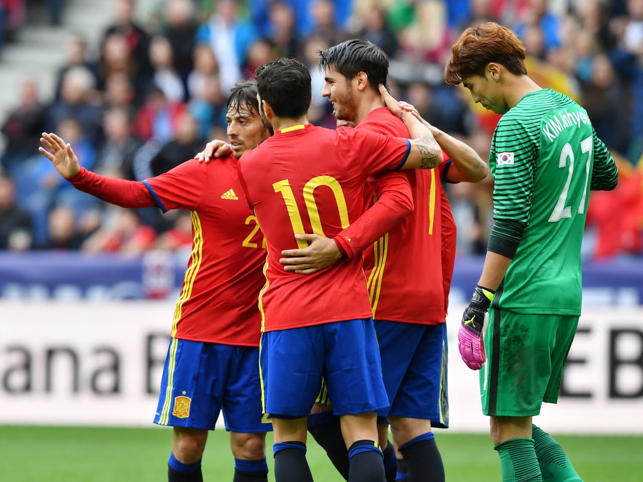 España se da un festival de goles ante una débil Corea del Sur
