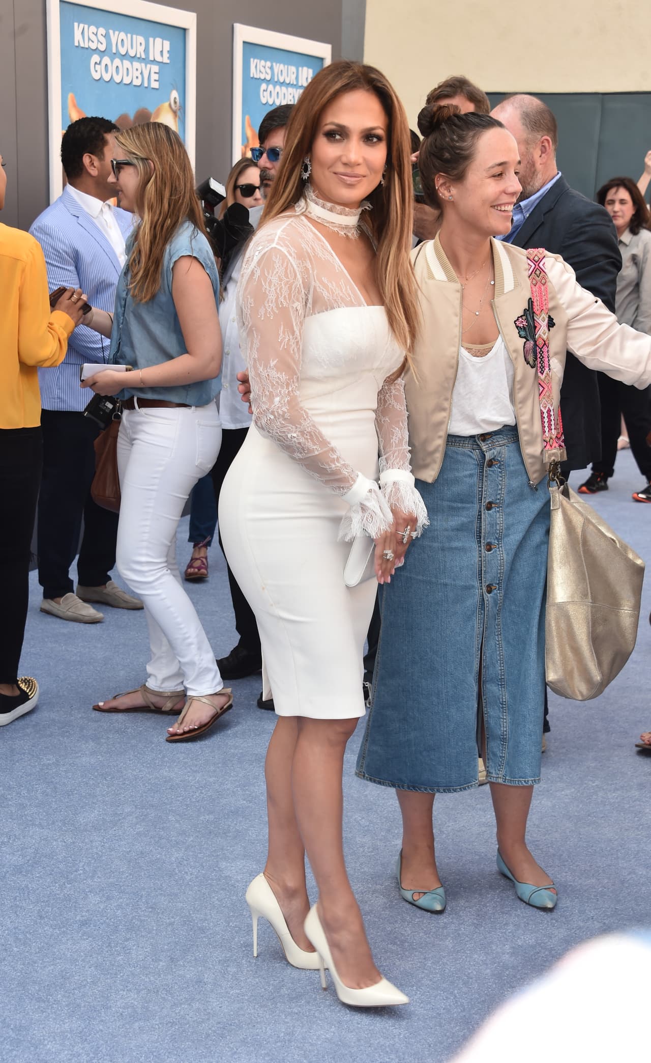 Jennifer López es una ferviente fanática de los New York Yankees. Esta actriz y cantante, que además ha estado presente como artista en otros eventos deportivos, brilla entre los seguidores delequipo neoyorquino en la MLB con su belleza latina y sensualidad.