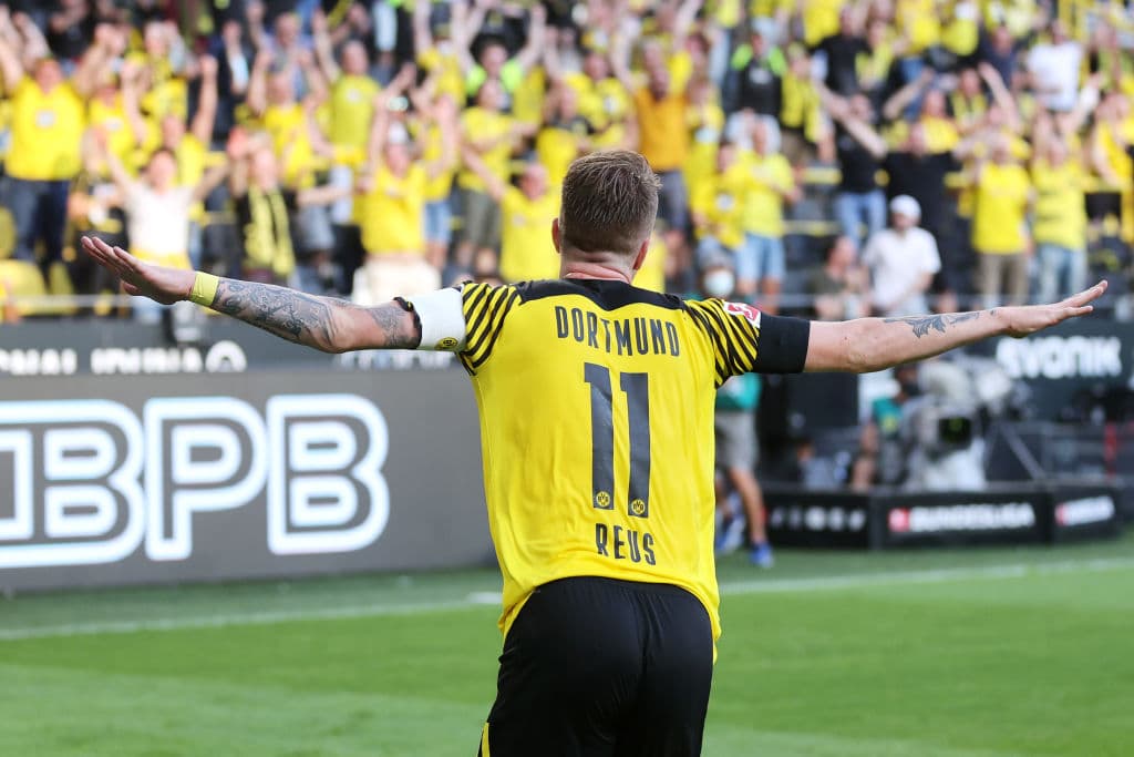 Borussia Dortmund, sin piedad, golea al Frankfurt 5-1 en el primer partido de temporada. Reus (23’), Hazard (32’) y Reyna (58’) sumaron un tanto al marcador, mientras que Erling Haaland anotó doblete durante el encuentro. Felix Passlack anotó autogol al 27’, mientras que Jens Petter Hauge anota el segundo tanto al 86’.