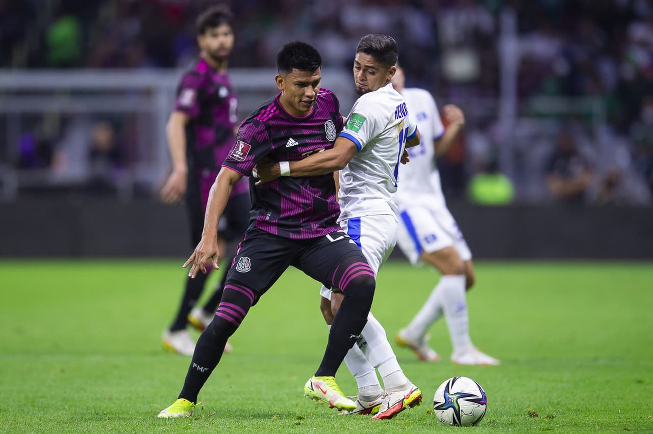México selló su pase al Mundial con una victoria sobre El Salvador, gracias a los goles de Uriel Antuna y Raúl Jiménez.