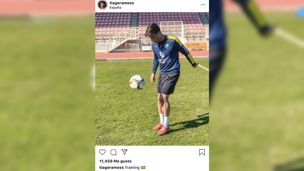 Thiago tiene una gran cantidad de fotografías suyas mostrando su amor por el futbol y por mantener una forma 'fit'.