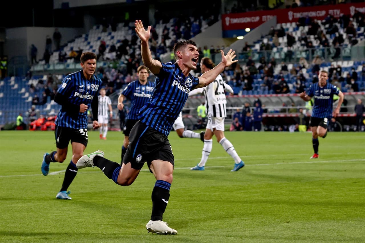 Juventus es campeón de la Coppa Italia. Derrotó al Atalanta como visitante con un marcador de 2-1. Dejan Kulusevski abrió el marcador para la Vecchia Signora al minuto 31, pero Ruslan Malinovski empataba el encuentro en el curso de la segunda mitad, pero quien se encargó de darle la victoria a la visita, fue Federico Chiesa al 73.