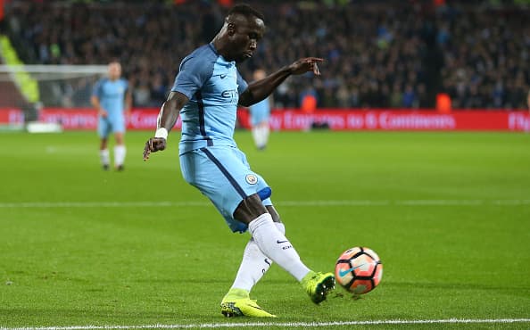 Bakary Sagna recibe multa de 49,500 dólares por atacar a un árbitro en redes sociales
