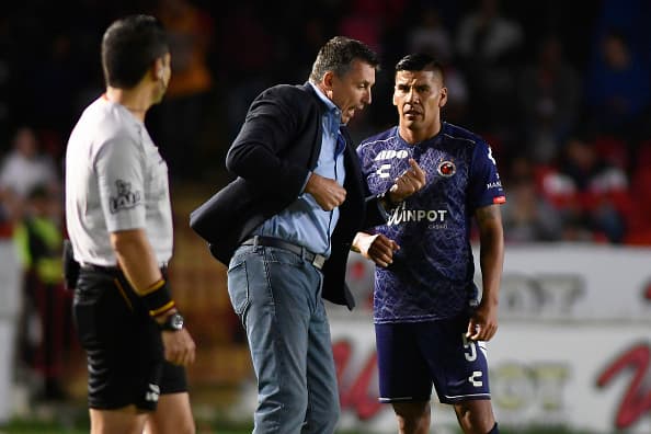 Robert Dante Siboldi expresó su frustración y sus futbolistas no reaccionaban.