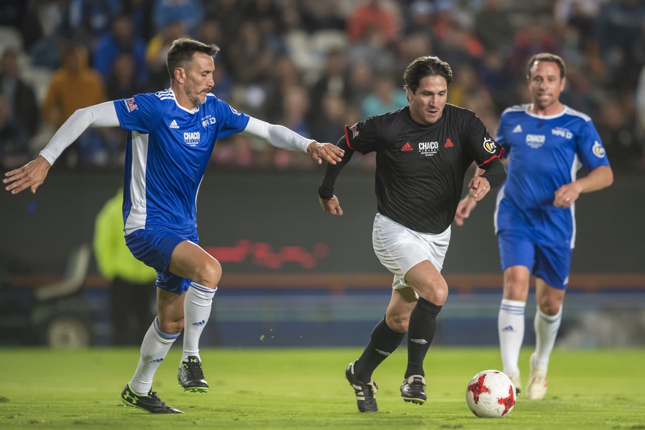 Emoción, goles, amigos, exfutbolistas, jugadores en activo y lágrimas, así se desarrolló la despedida del argentino nacionalizado mexicano.
