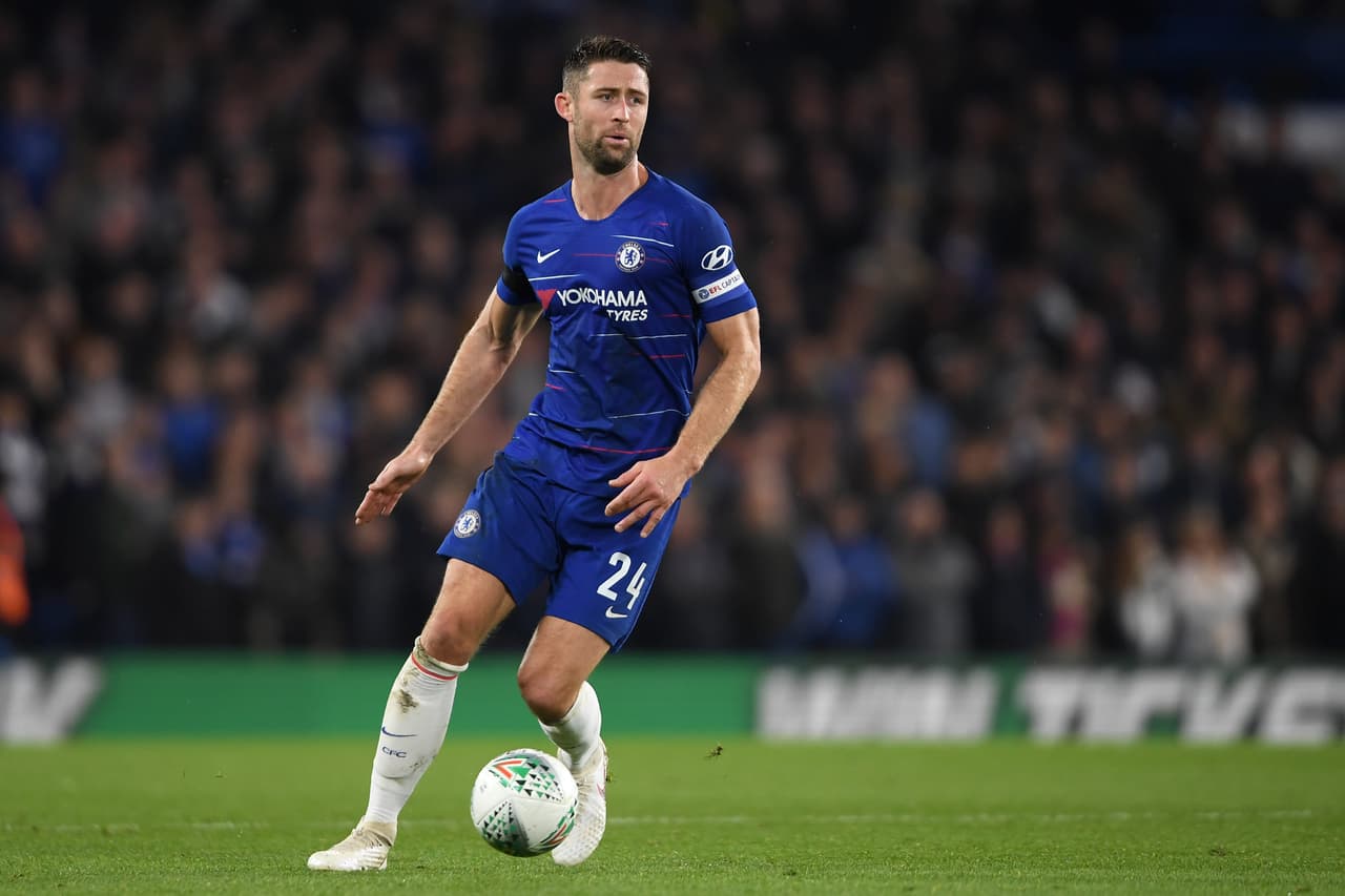 Fulham está muy interesado en contar con Gary Cahill, jugador de 33 años de Chelsea que está muy cerca de finalizar el contrato. Es probable que el negocio se haga en el mercado invernal.