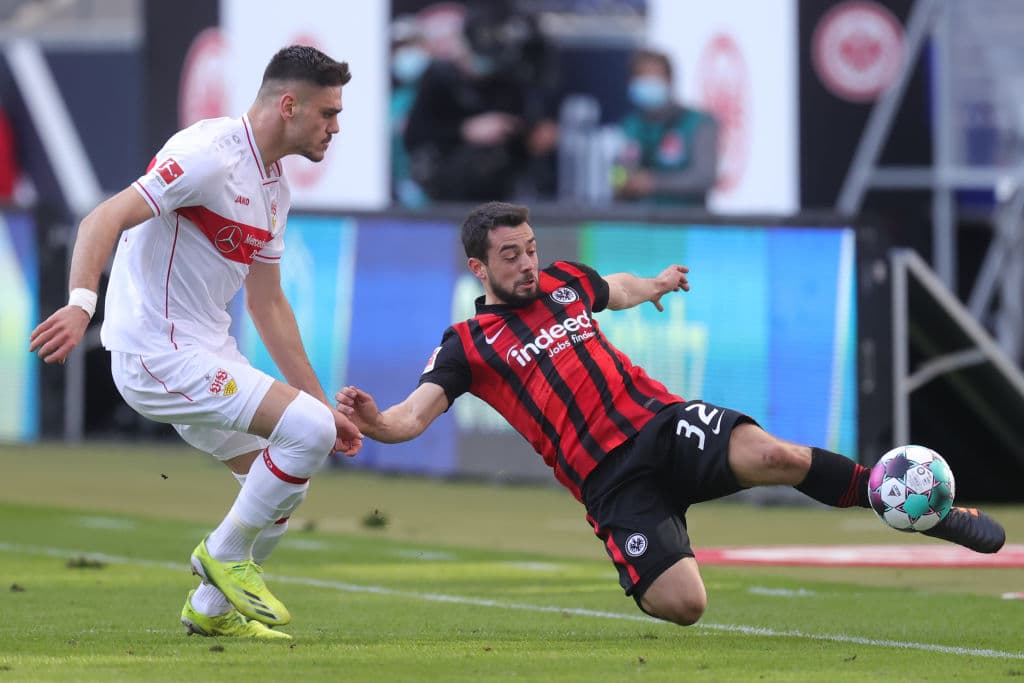 Frankfurt y Stuttgart igualaron con goles de Kostic (69’) y Kalajdzic (67’); llegaron a 43 y 33 unidades, respectivamente. Frankfurt se aferra a conseguir un lugar en competiciones de la UEFA.