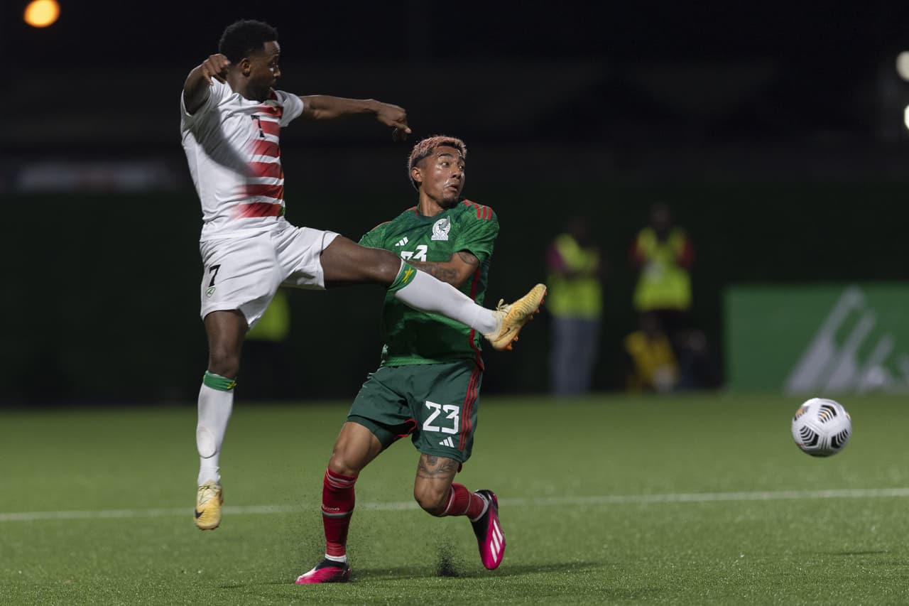 La Selección Mexciana sufrió por algunas momentos en el triunfo de 2-0 como visitante ante Surinam en el juego debut de Diego Cocca como nuevo director técnico.