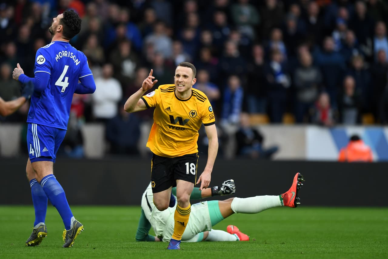 Como si se tratara de una práctica, los jugadores de los Wolves se pasaron la pelota a un toque y el último en hacerlo fue el ex América para que Diogo Jota definiera en el área.